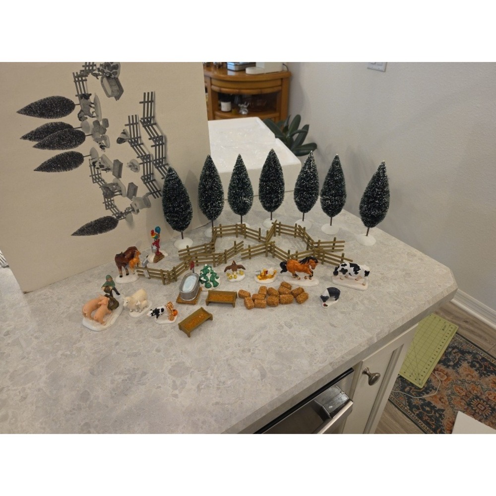 Dept 56 Snow Village Farm Accessory Set 54931 Animals Fencing Trees Figures